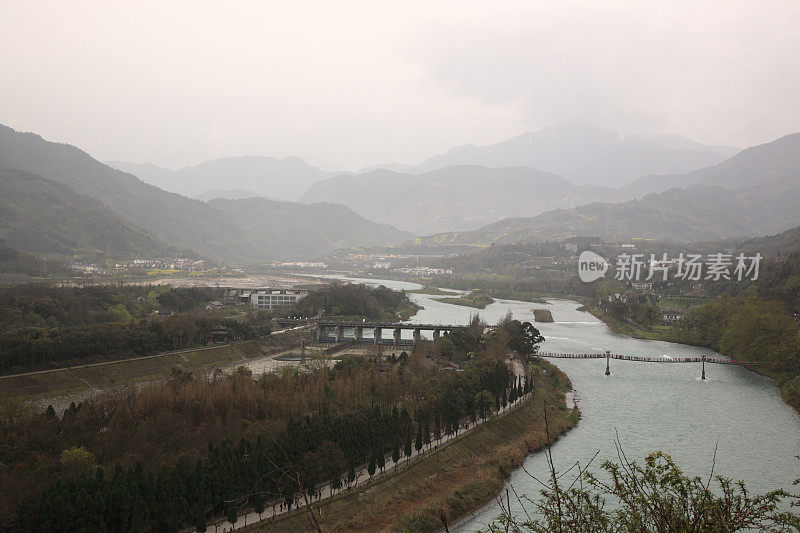 Min river and Dujiangyan (都江堰) irrigation system, Sichuan, China
